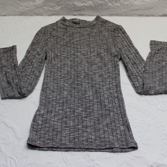 Sadie Robertson  Wild Blue SZ Small Grey Knit Top - Picture 1 of 5
